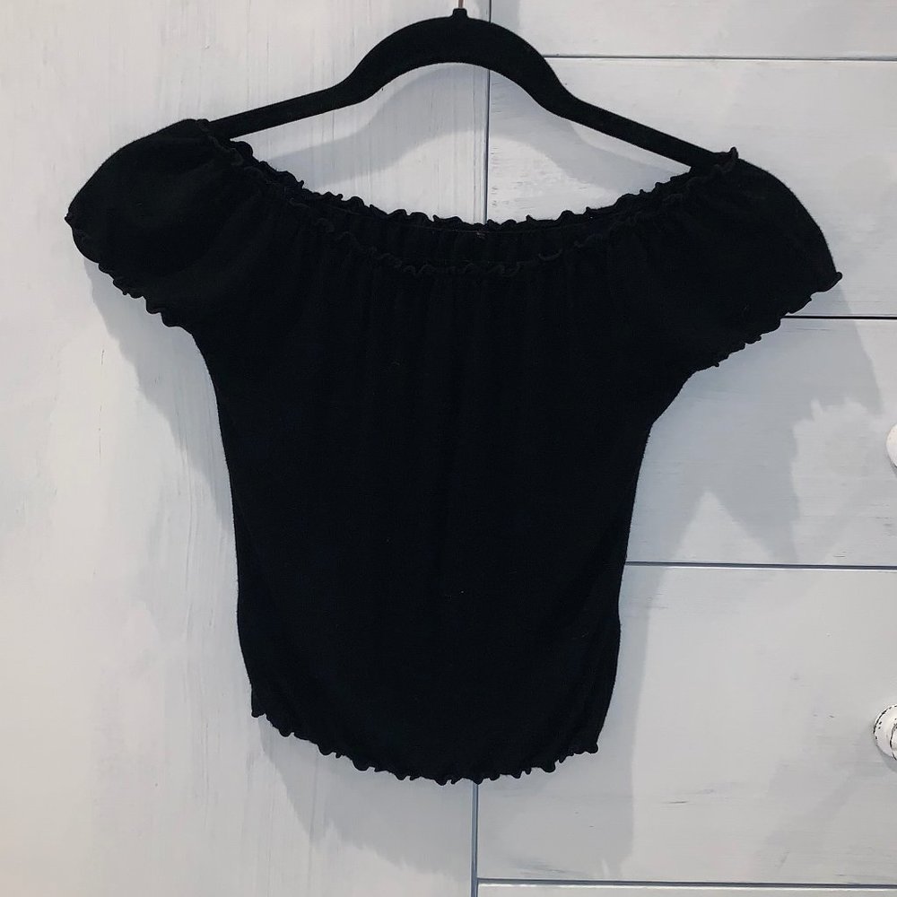 Black Lettuce Edge Top